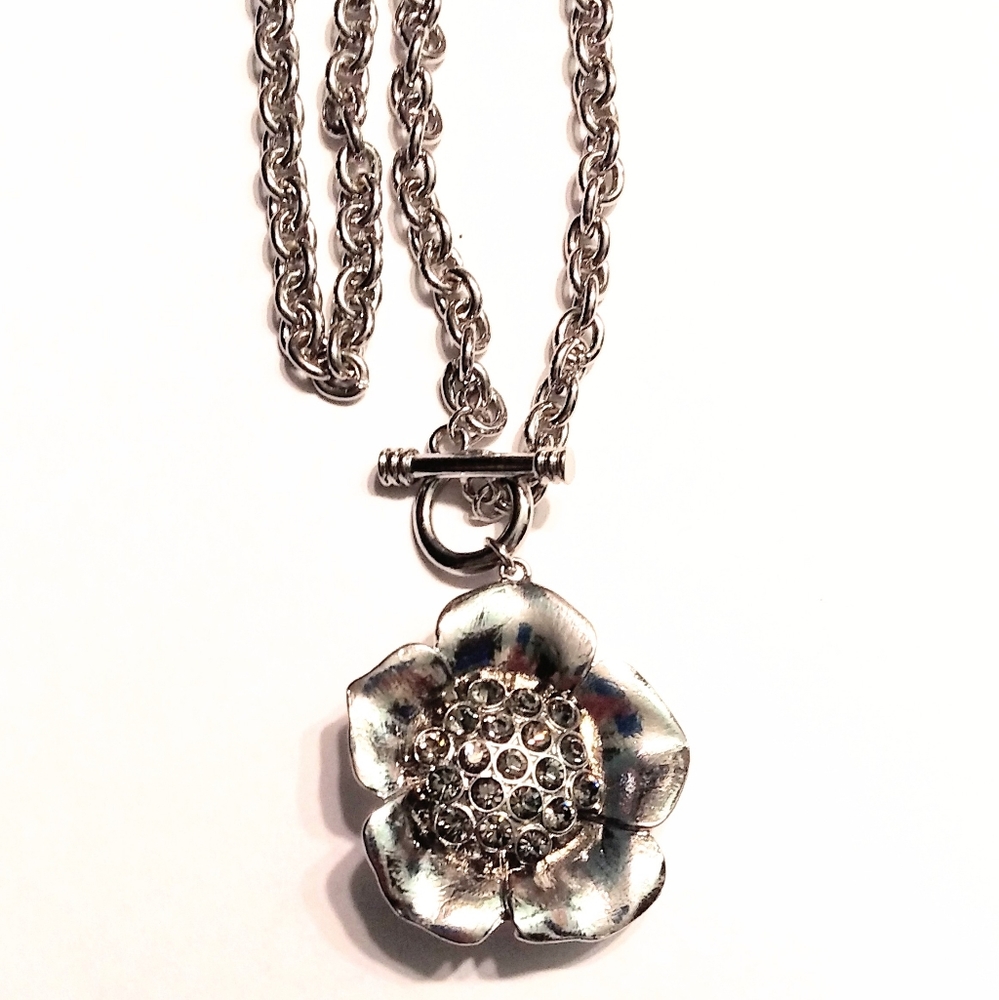 Crystal Flower Necklace - Picture 3 of 3